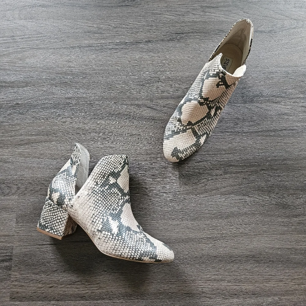 Steve Madden Tan Rockir Snakeskin Print Slip-On Booties Size 7 - Picture 2 of 9